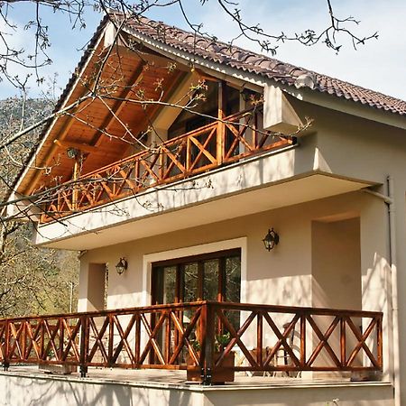 Chalet Coquelicot Kalavryta Eksteriør billede